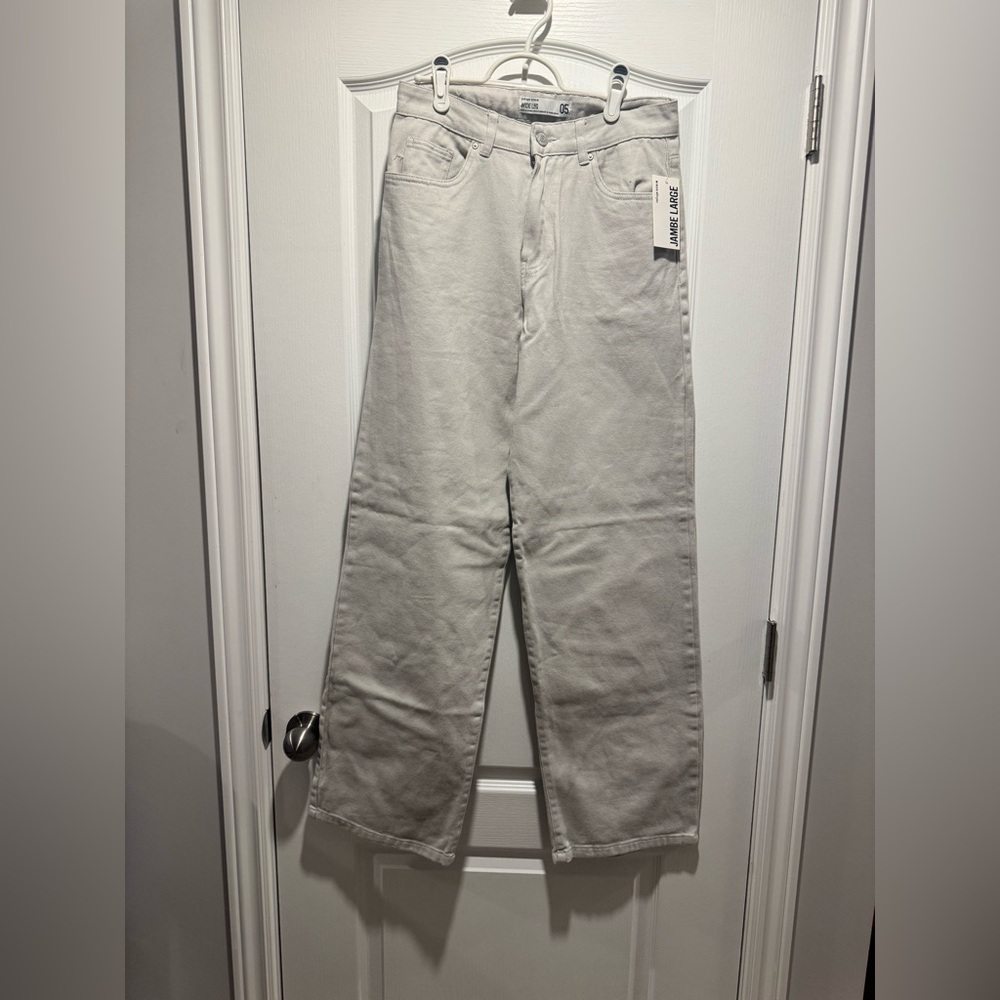 184- Refuge denim wide leg off white/light gray jeans